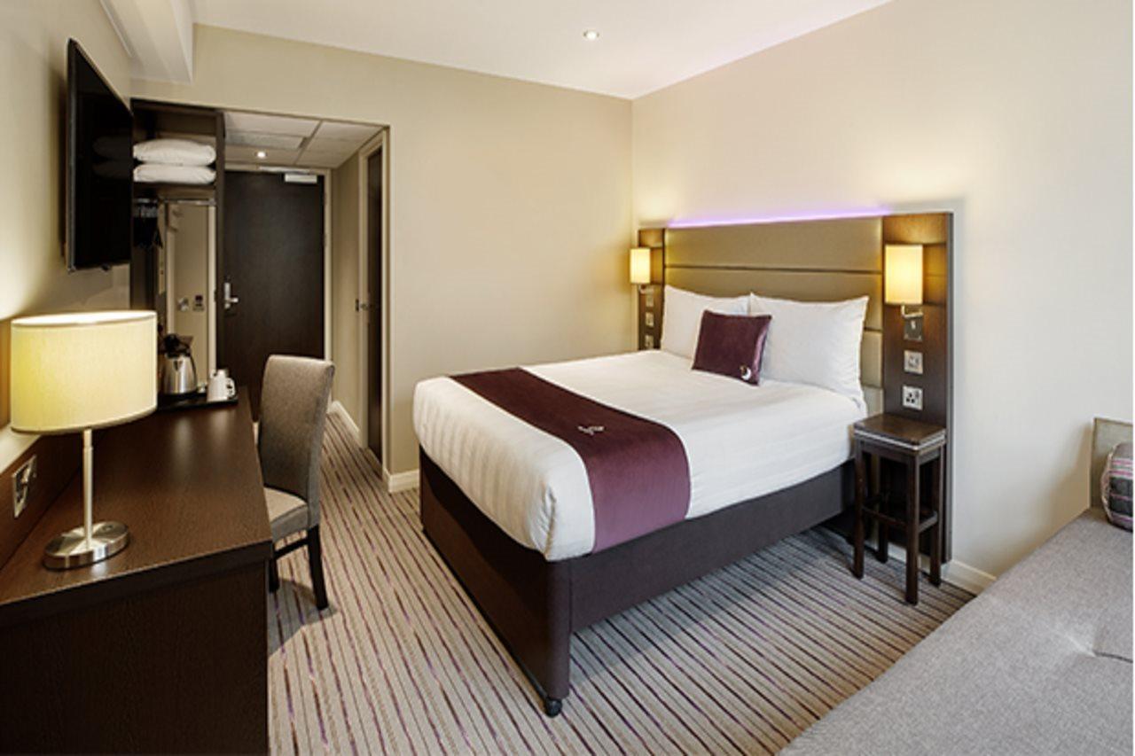 Premier Inn Wirral - هسويل المظهر الخارجي الصورة