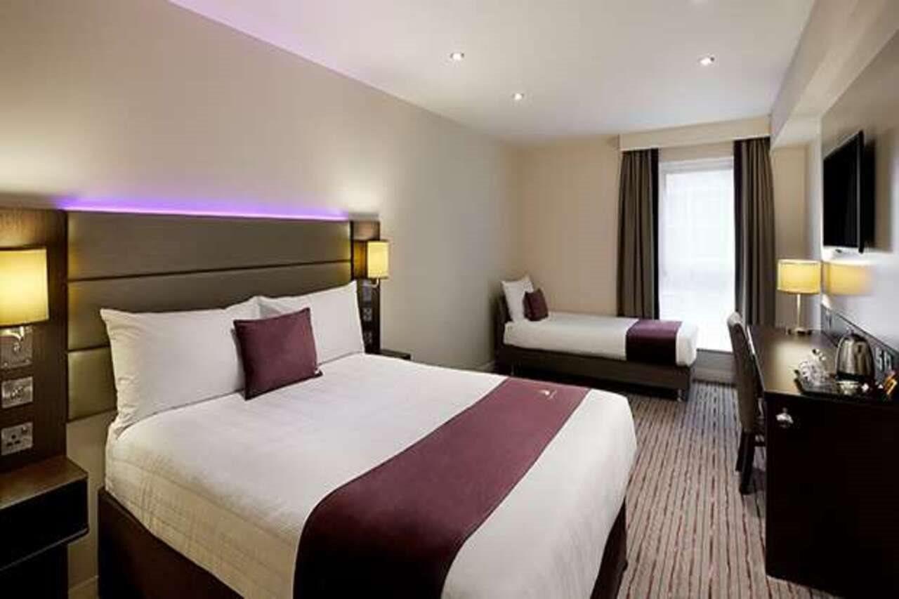 Premier Inn Wirral - هسويل المظهر الخارجي الصورة
