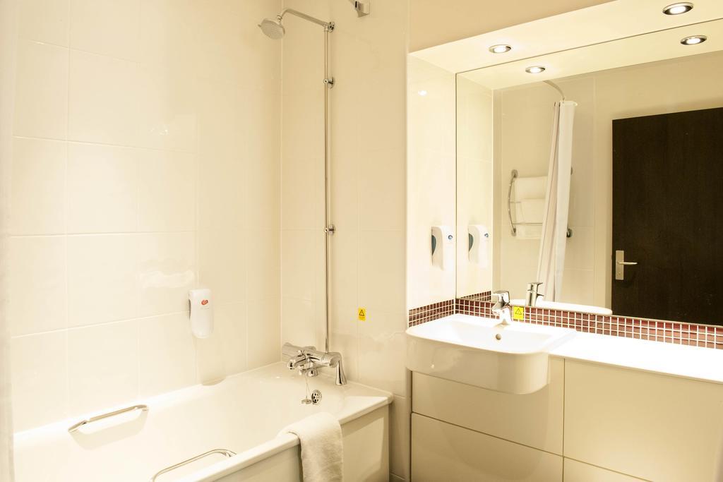 Premier Inn Wirral - هسويل المظهر الخارجي الصورة