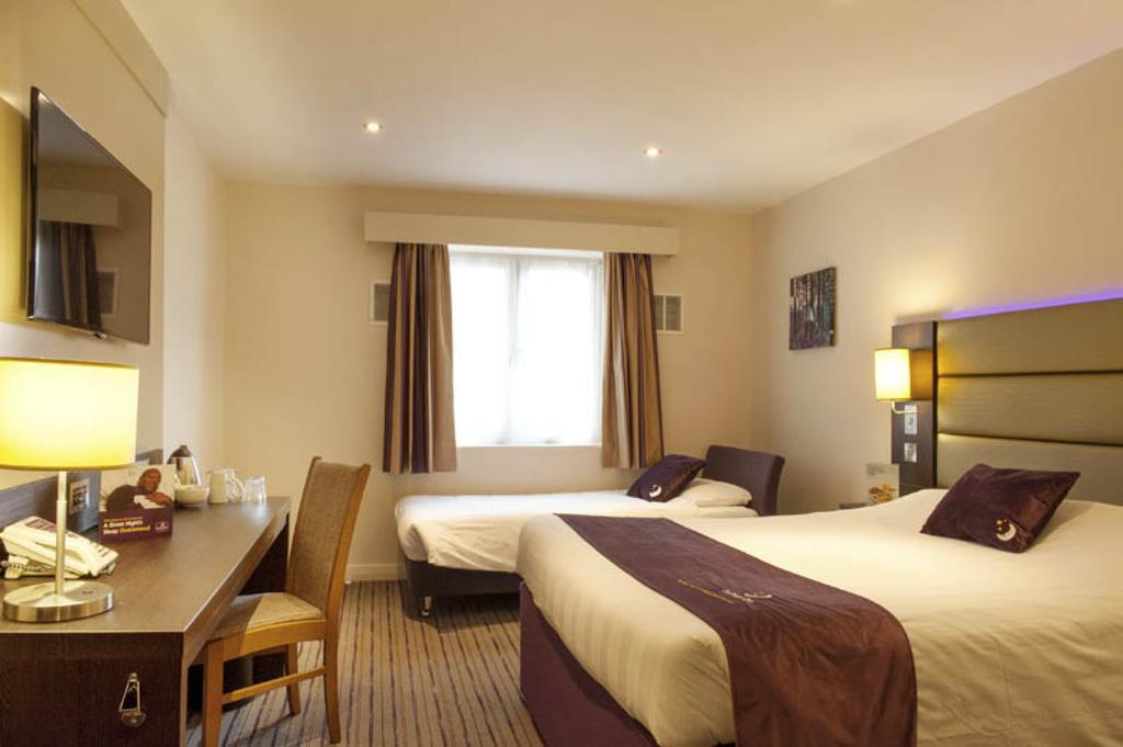 Premier Inn Wirral - هسويل المظهر الخارجي الصورة