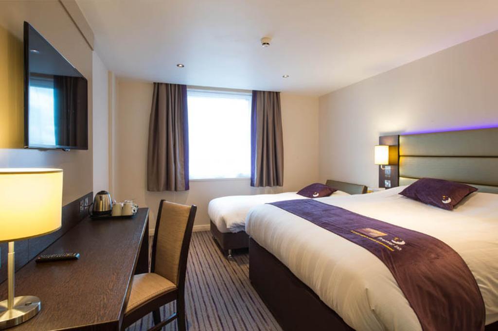 Premier Inn Wirral - هسويل المظهر الخارجي الصورة