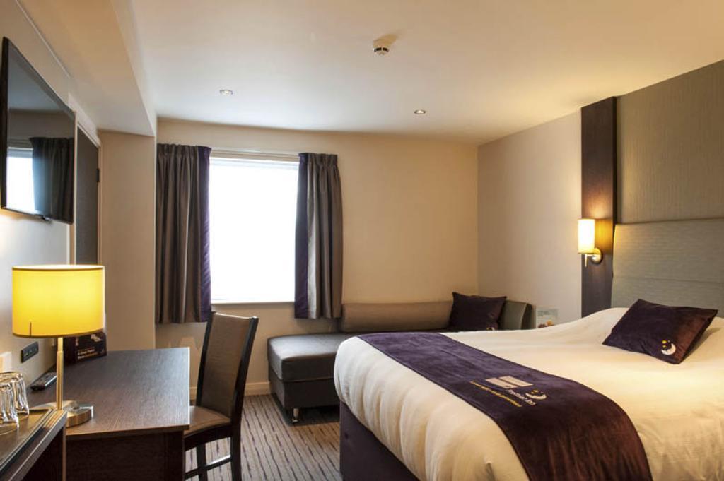Premier Inn Wirral - هسويل المظهر الخارجي الصورة